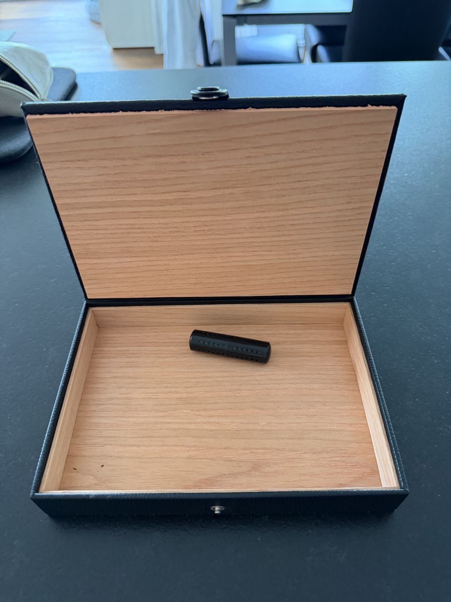 Humidore: Schwarzer Zigarren-Reise-Humidor – Gebraucht aus Lausen von Mawild1 2
