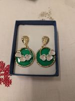 Boucles d'oreilles fantaisie vertes, fleurs blanches, sty...
