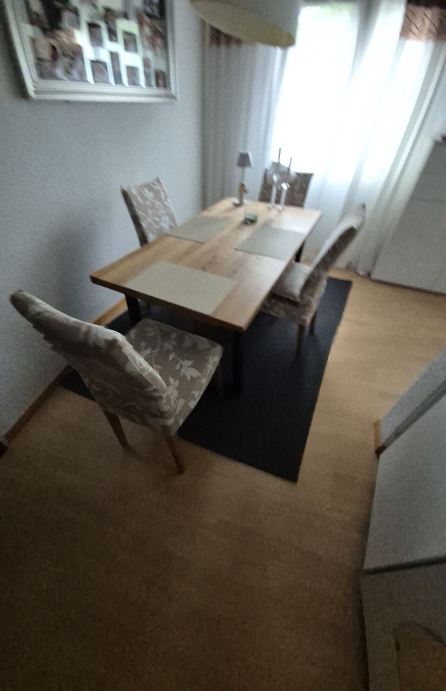 Tavoli: Schöner Holztisch mit 4 Stuehlen – Usato da Jona venduto da MarySommer 1