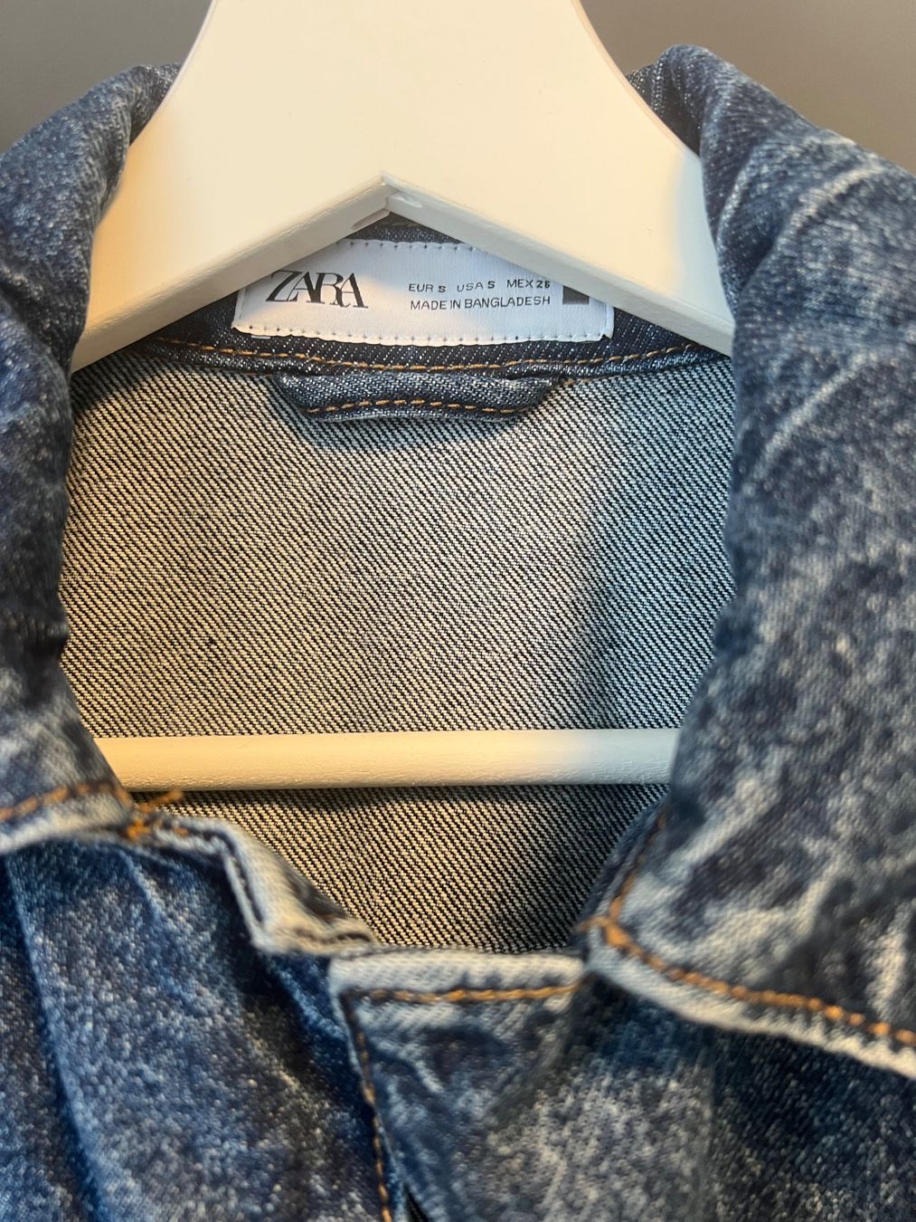 Zara Tute: Zara Denim-Jumpsuit mit langen Ärmeln – Nuovo (secondo la descrizione) da Bülach venduto da deinmica 2