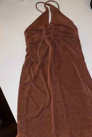 Bershka Kleid in velvetbraun Grösse S