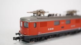 e37 Spur N Kato SBB Re 4/4 I 10049 rot