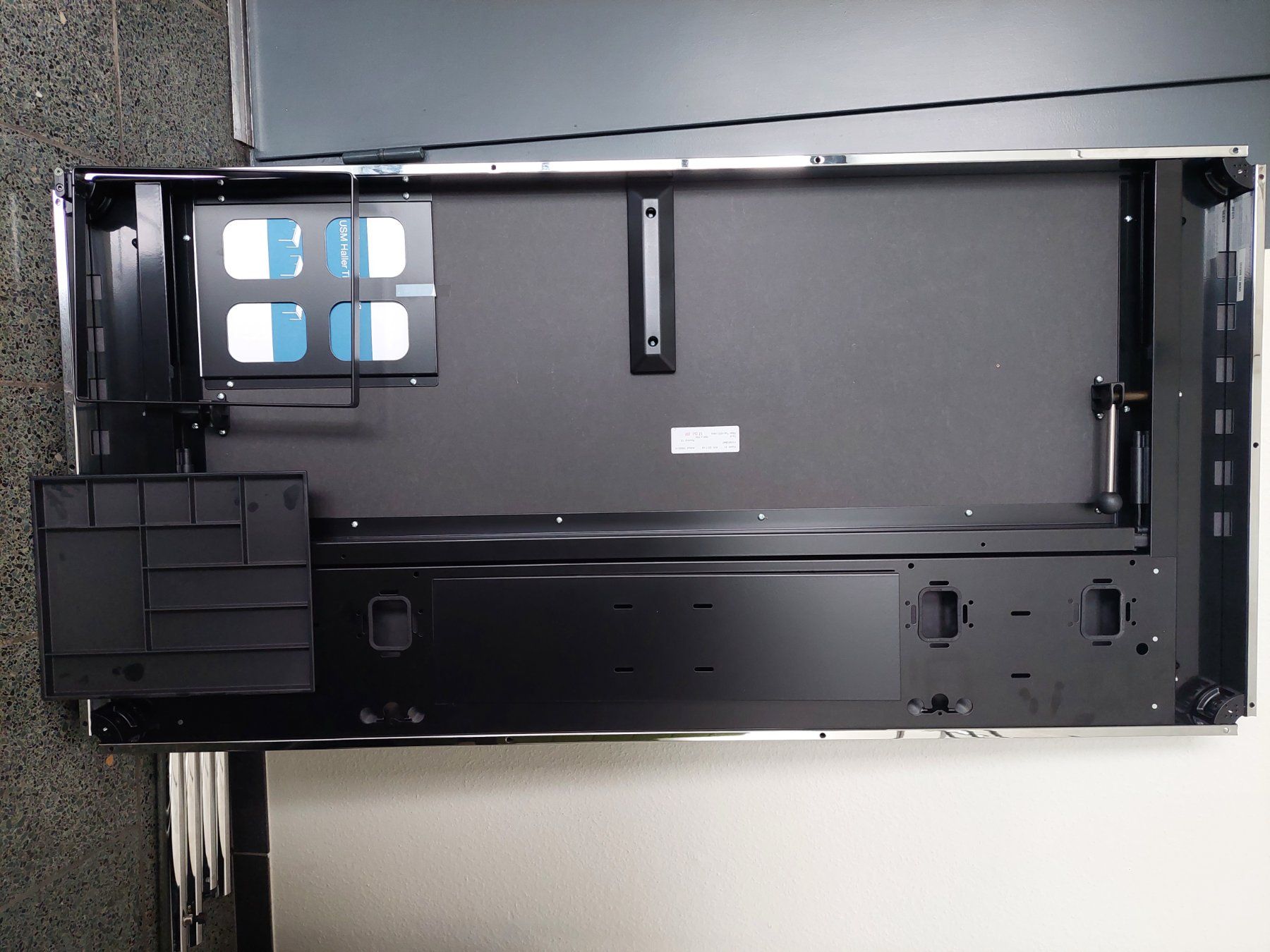 Scrivanie: USM Haller Tisch 1500 x 750 – Usato da Basel venduto da adm_v8jt 1