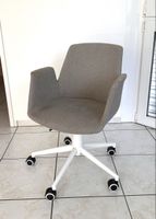 Bürostuhl mit Rollen in grau 