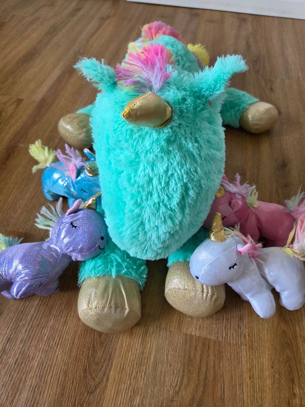Spielzeuge: Grosses Einhorn 60cm mit 4 Babys im Bauch – Neu (gemäss Beschreibung) aus Heinrichswil von frankie19860