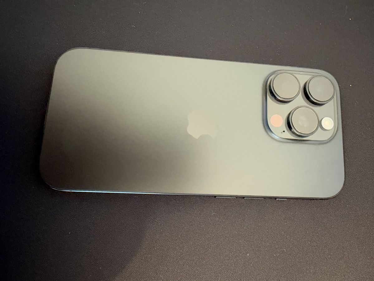 Apple Handys / Smartphones: iPhone 16 pro 128gb – Neu (gemäss Beschreibung) aus Givisiez von sam-1994 1