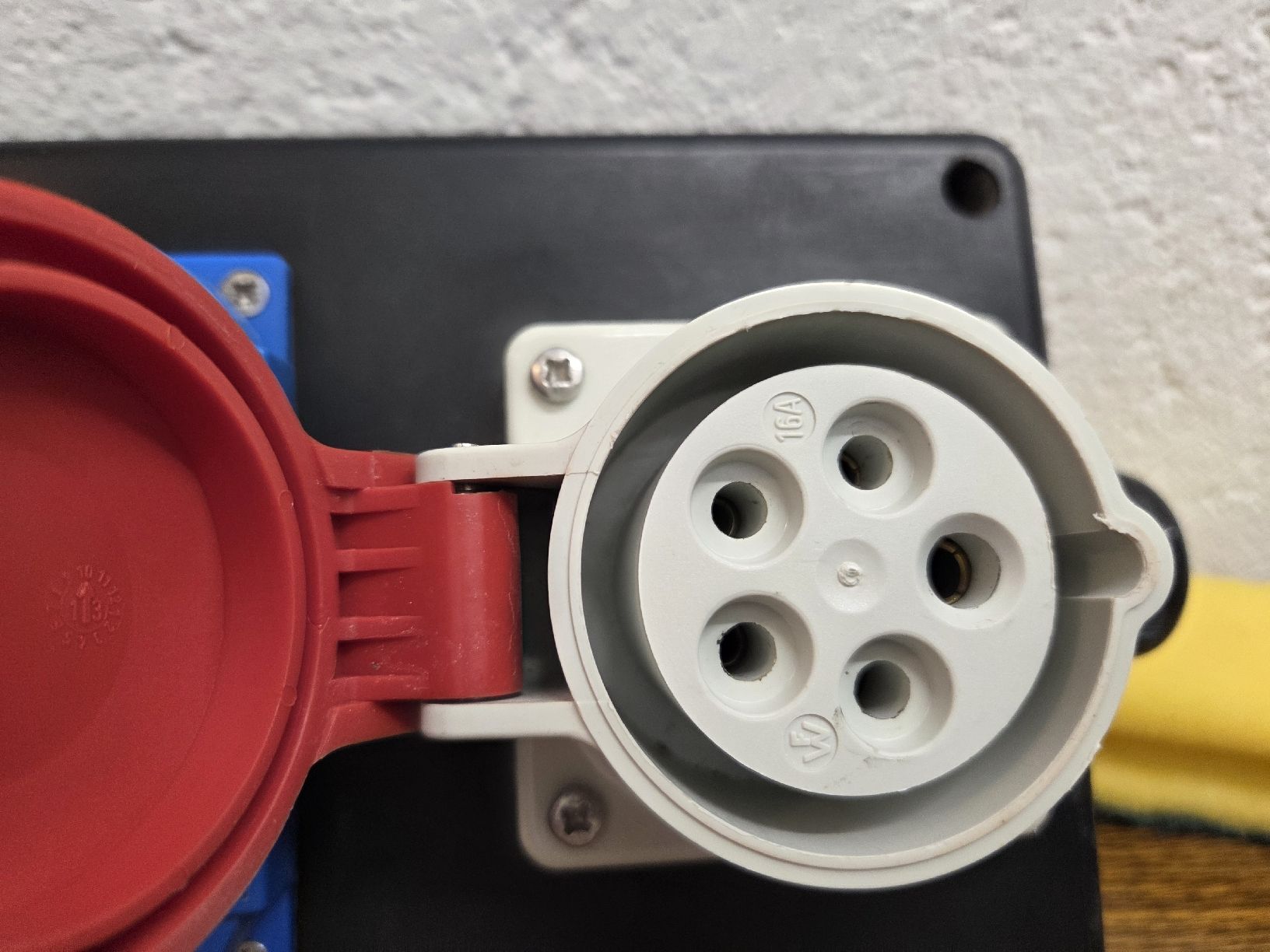 Elektrotechnik: coffret Électrique  – Gebraucht aus Avenches von vito04 2