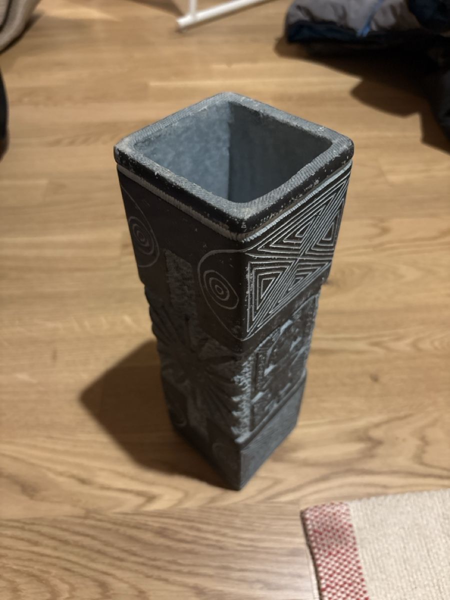 Vase & Récipients: Decorative square vase black grey acceptable condition – D'occasion à Basel par mai_q5gs 2