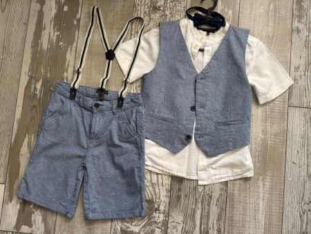 Hemd,kurze Hose und ein Gilet