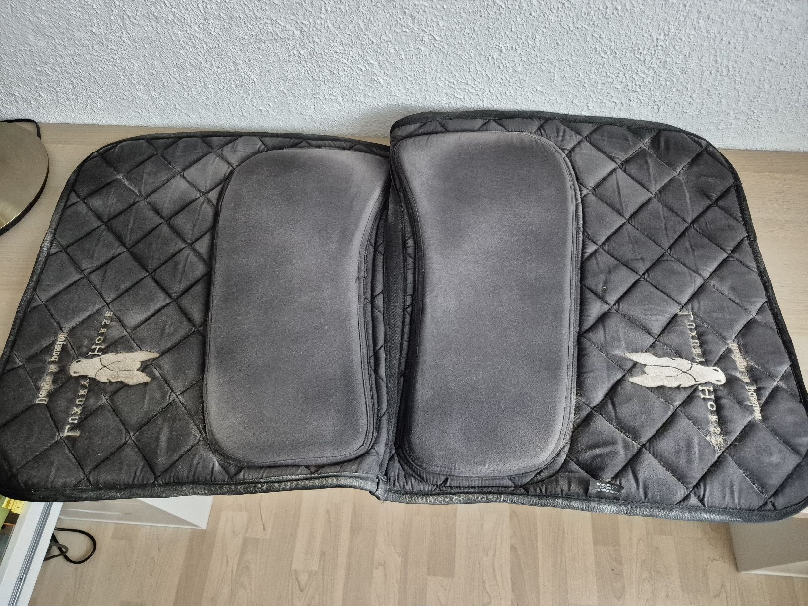 Selles, accessoires: Sattelunterlage Violett – D'occasion à Nesselnbach par mil_q9pn 1