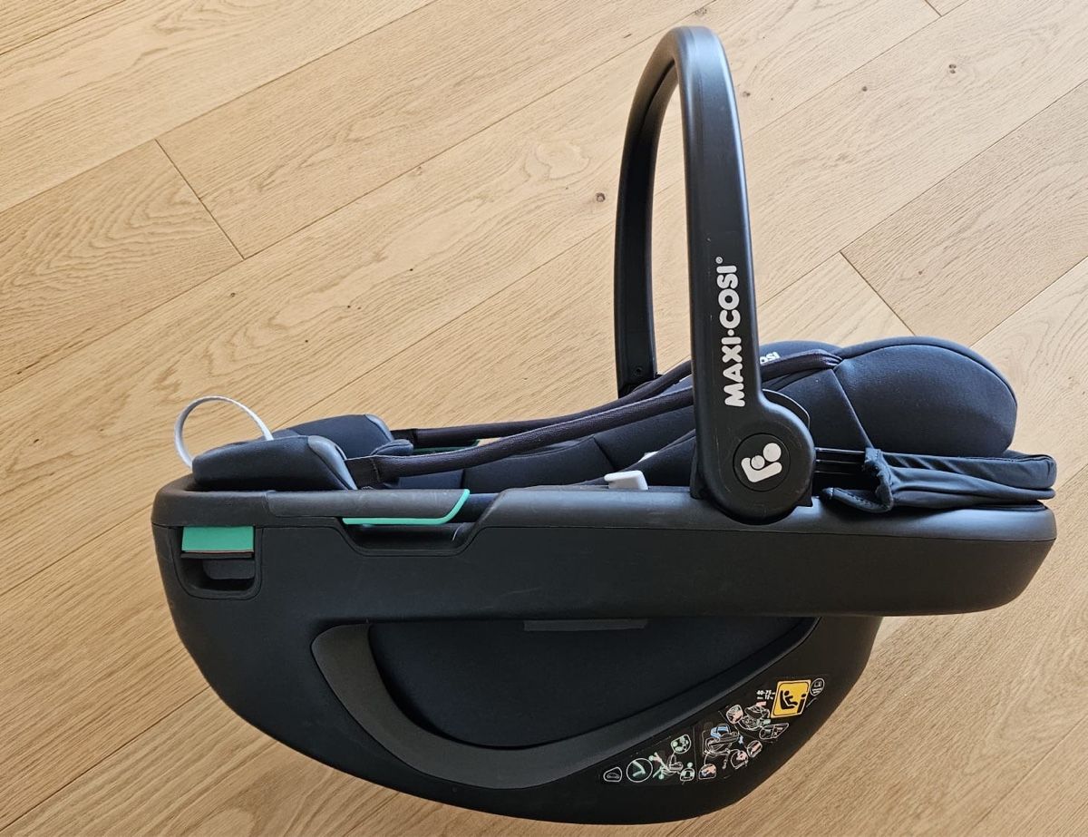 Maxi-Cosi Sièges auto: Maxi-Cosi Babyschale mit Isofix Station  – D'occasion à Lampenberg par SuisseStore 4