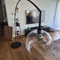 Bogenlampe schwarz mit Glaskugel, guter Zustand