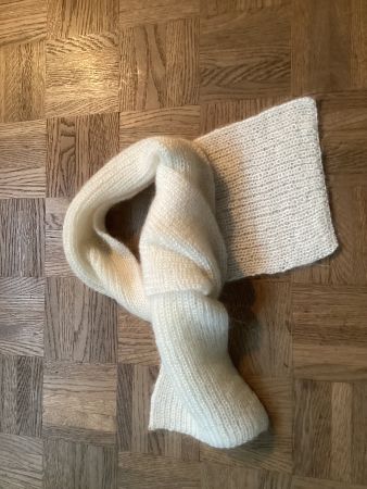 Warmer cremefarbener Mohair-Schal, neu
