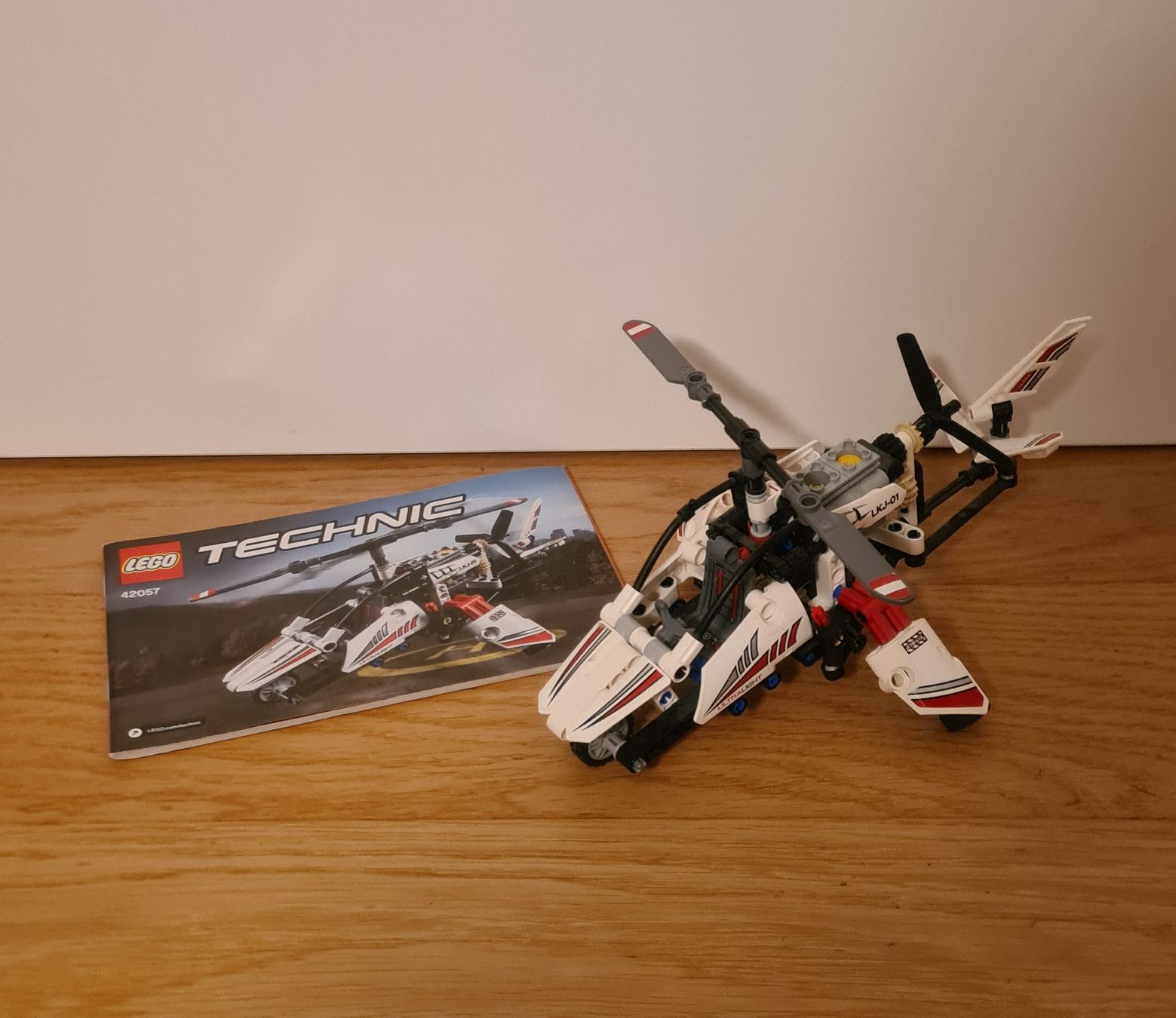 Lego Giocattoli: LEGO Technic Helikopter 42057 mit Anleitung – Usato da Zug venduto da sa.ho
