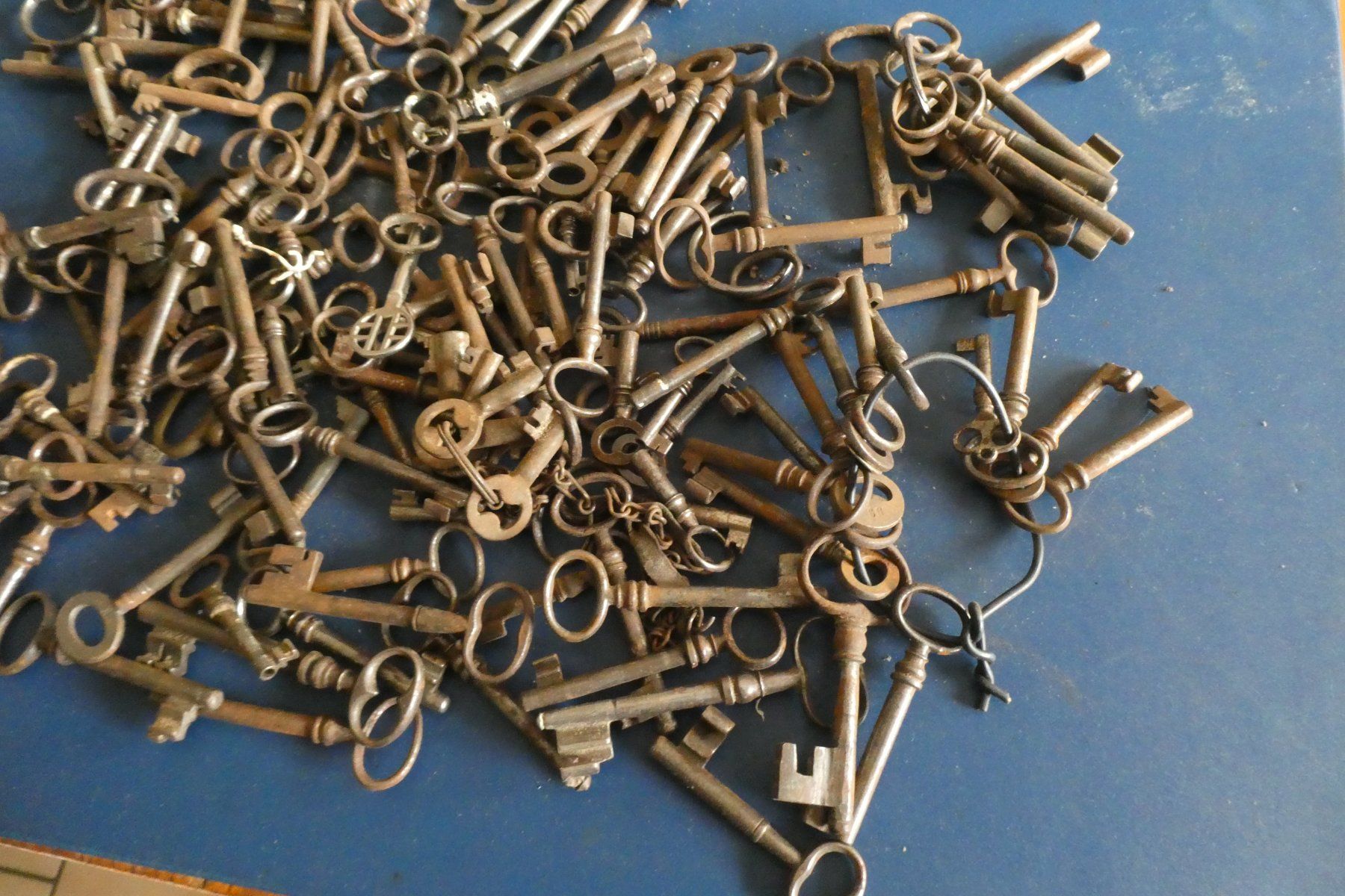 Chiavi: gros lot de clefs  ancienne – Usato da Fontaines NE venduto da monloisir 5
