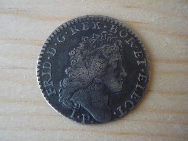 Tutti le monete: (A4) Neuenburg 10 Kreuzer 1713 – Usato da Erlach venduto da Net-Coins 1