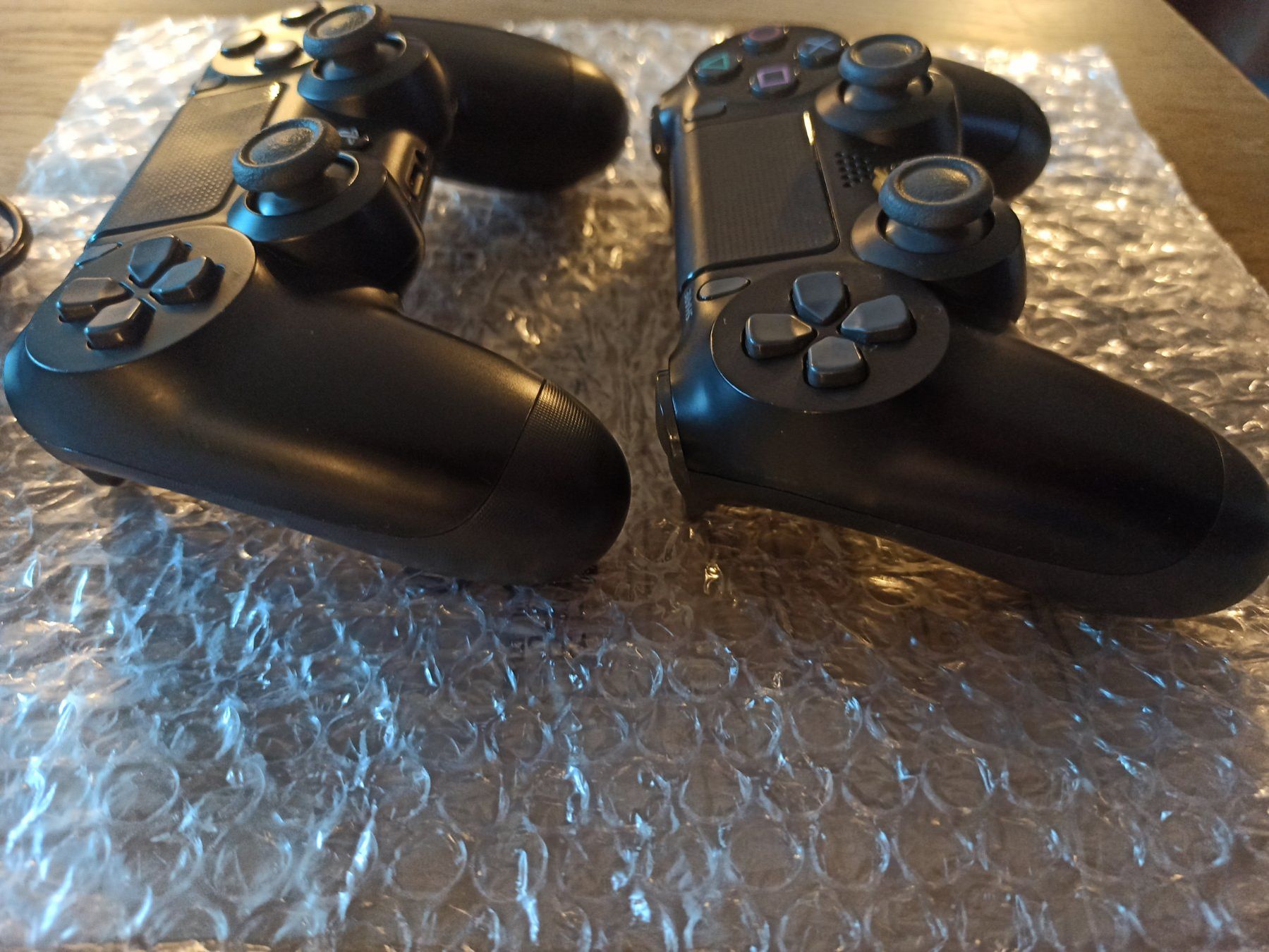 Controller: 2 x Original Controller Sony PS4 Wireless DualShock 4 V2 – Usato da Oberweningen venduto da mar_87mx 4