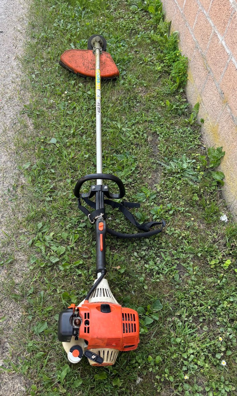 Stihl Tagliaerba: Rasentrimmer Stihl Fs 87 R – Usato da Grono venduto da Alpina6537 4
