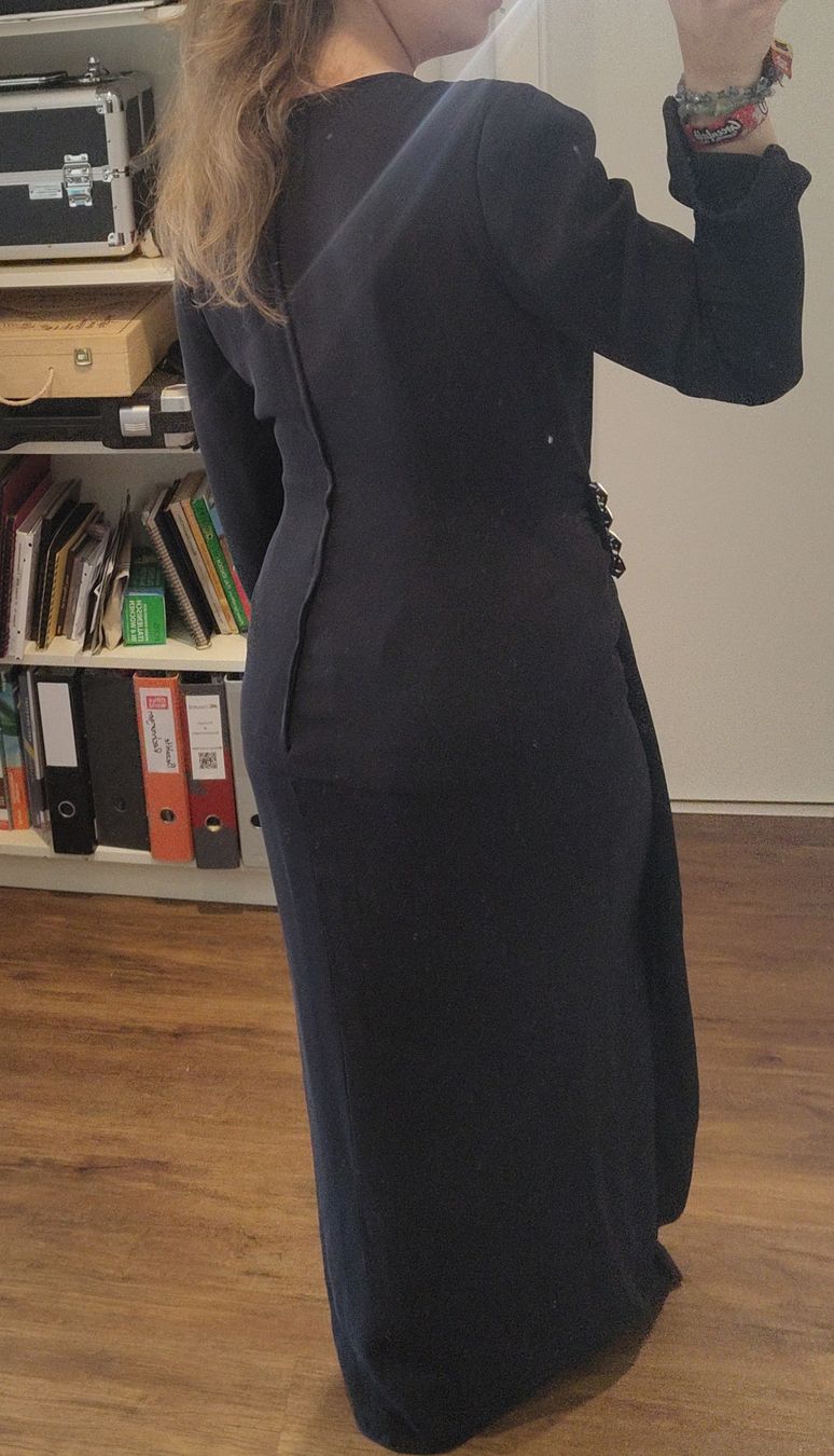Kleider: Elegantes schwarzes Abendkleid Grösse 38/40 – Gebraucht aus Läufelfingen von leu_7snk 2
