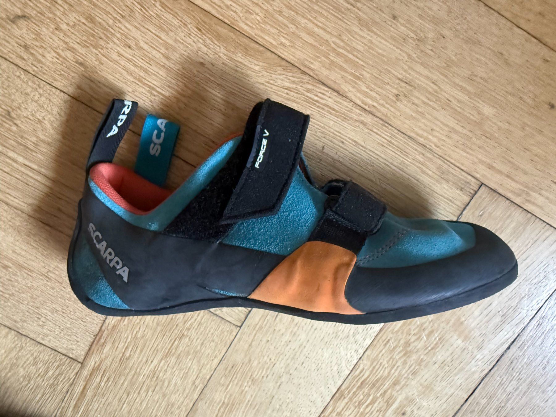 Scarpe da uomo: Chaussons d'escalade Scarpa Force V WMN taille EU 40 1/2 – Usato da Lausanne venduto da denisbalibouse 2