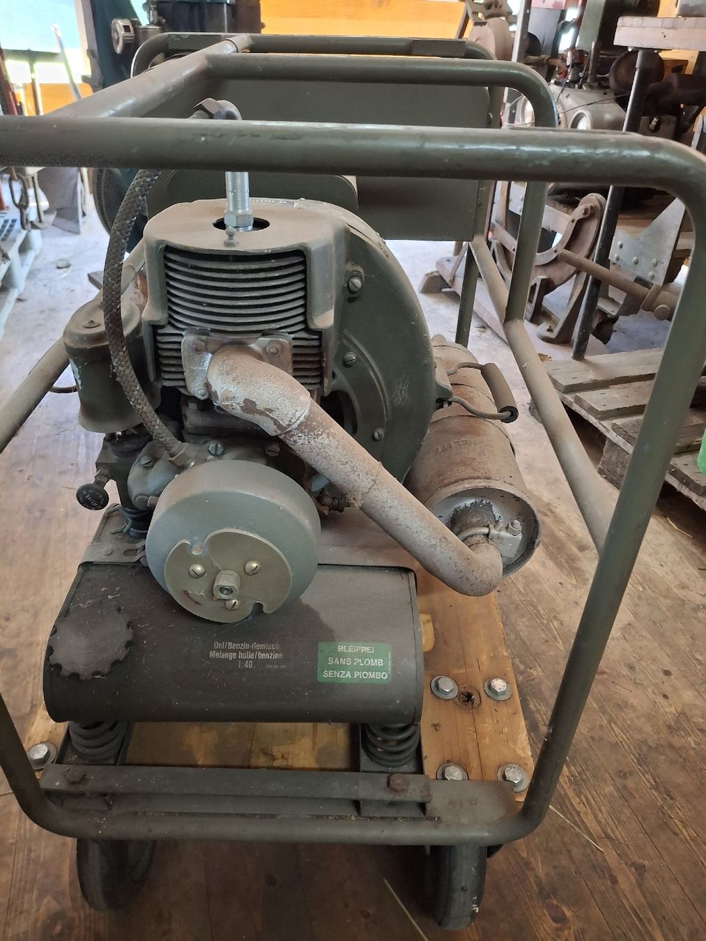 Generatori di corrente: Generator Schweizer Armee Homelite Type 24D28-1 – Usato da Alt St. Johann venduto da iderf27 2