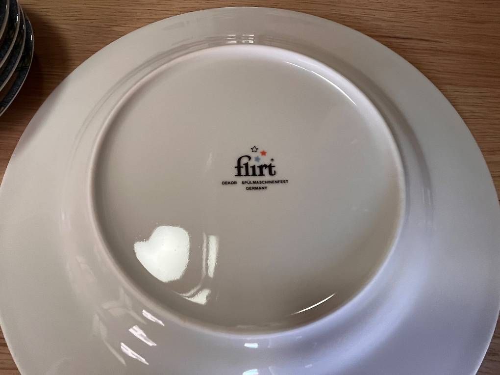 Set di piatti: Service de table complet  66 pièces – Usato da Genève venduto da maf_snd7 2
