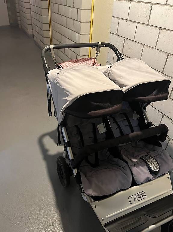 Carrozzine: Mountain Buggy Duet Doppelkinderwagen – Usato da St-Prex venduto da kaz_2kyk 1
