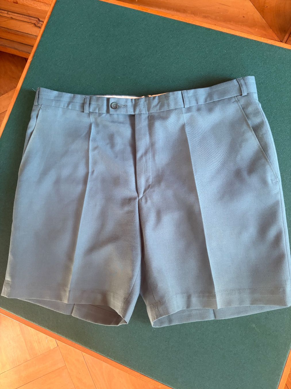 Pantalons: Klassische Stoffhose oder Anzughose (Tailored Shorts) Gr. 54 – Neuf (Voir description) à Interlaken par Bona55 3