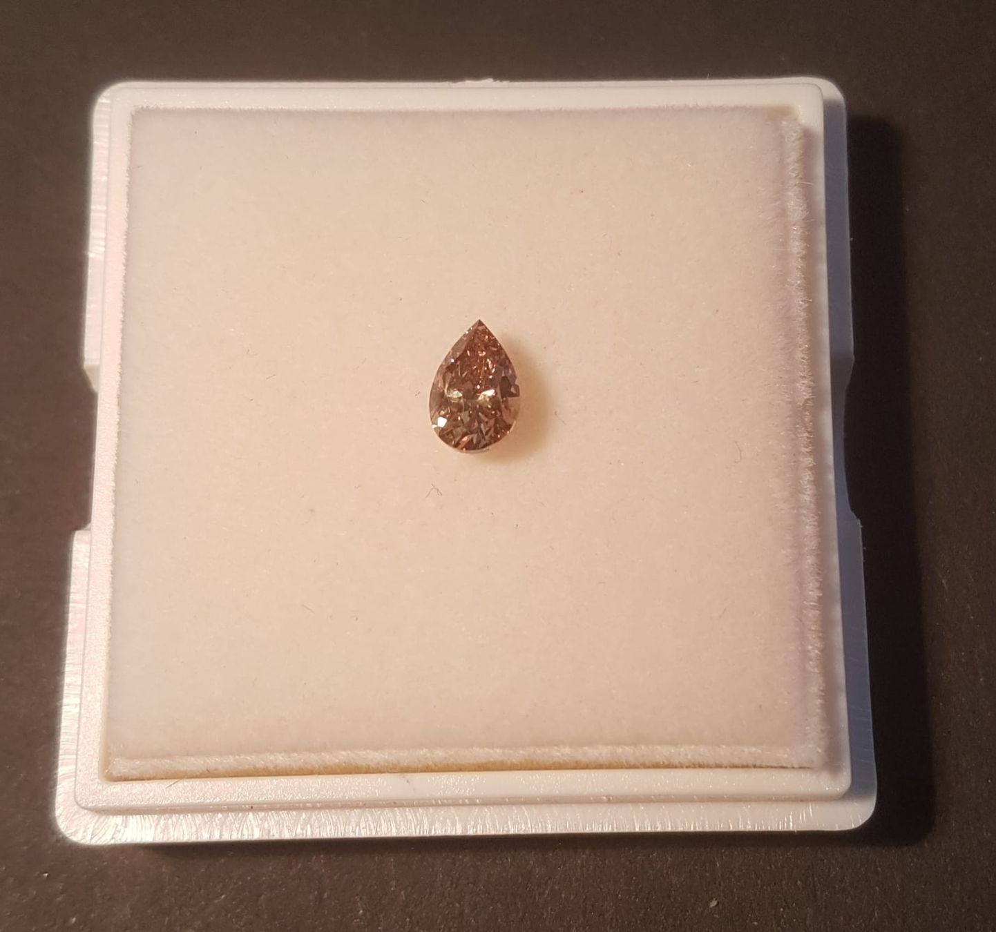 Edelsteine: Diamant BIRNE lebendiges Braun – Neu und originalverpackt aus zuerich von Jewlsdesign