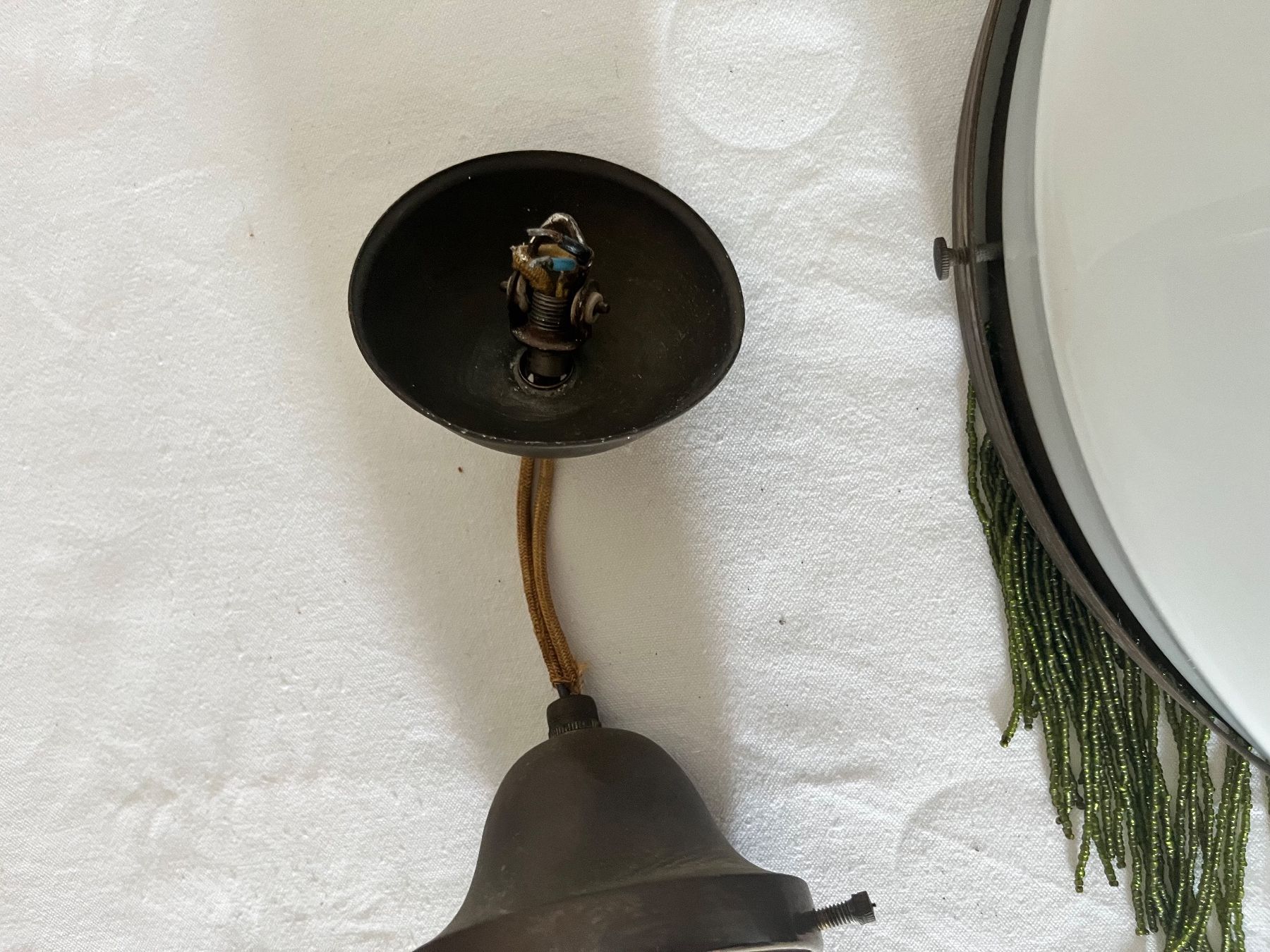 Kronleuchter & Deckenlampen: Antike Deckenlampe Glas weiss  Perlen Fransen und Messing – Gebraucht aus Uster von colmo 5