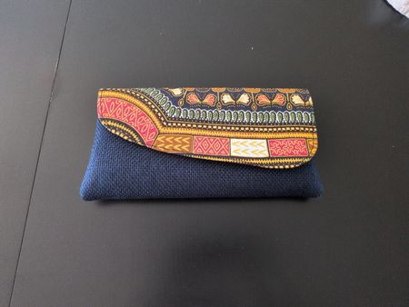 Handgefertigte Clutch mit afrikanischem Muster – neuwertig!