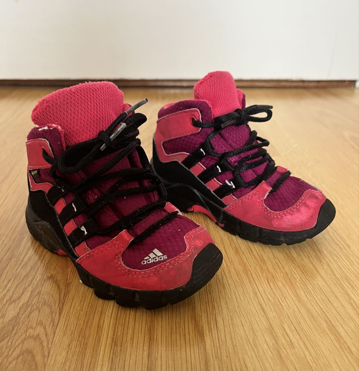 Adidas Chaussures hommes: Adidas Terrex Kinder Wanderschuhe Gr. 22 – D'occasion à Winterthur par Mahonyy