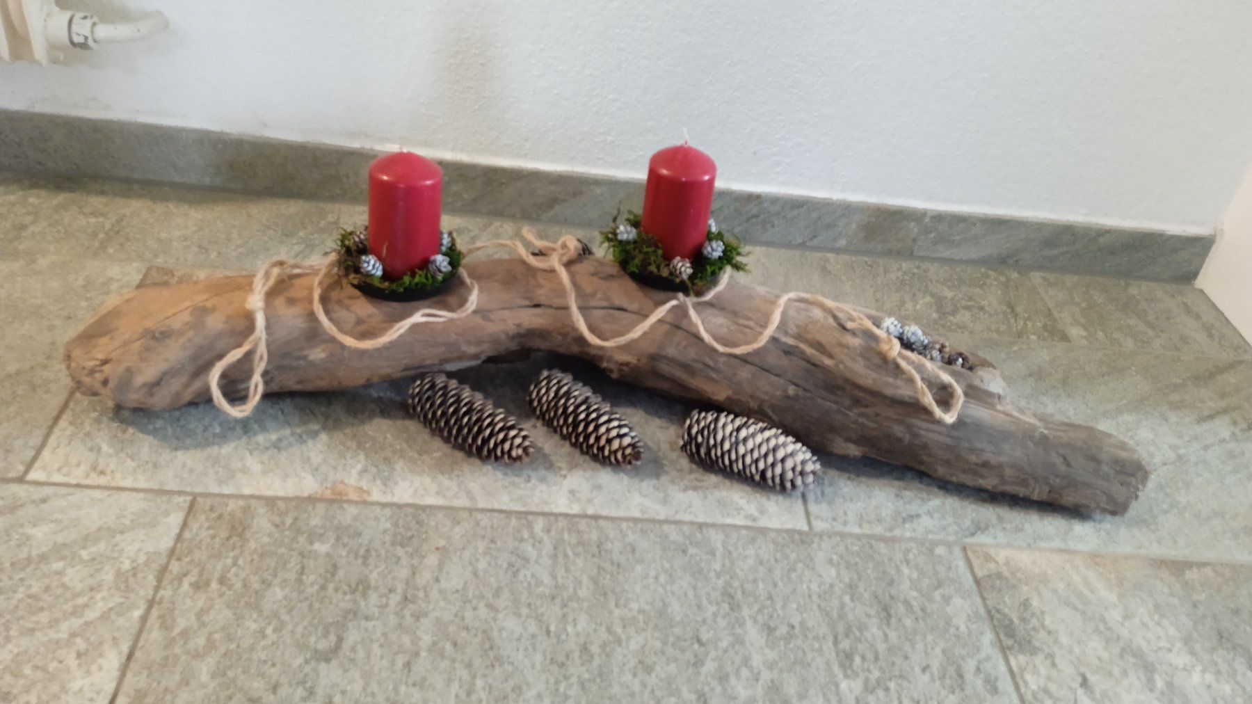 Holzartikel: Schwemmholz mit zwei Kerzenhaltern – Neu und originalverpackt aus Widnau von ForViolin