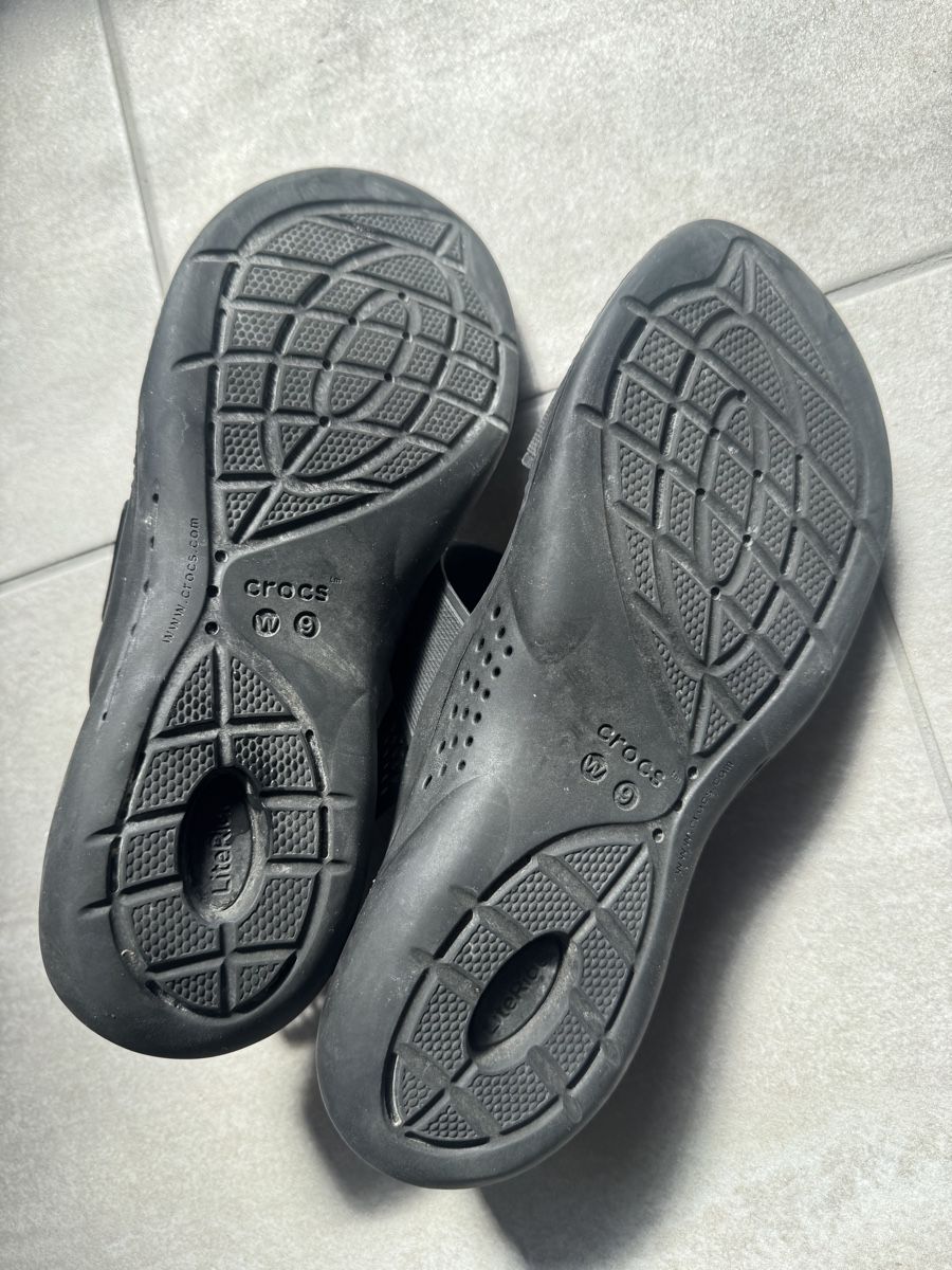 Crocs Scarpe da donna: Crocs Sandalen W9 – Usato da Schinznach Dorf venduto da meee_l 1