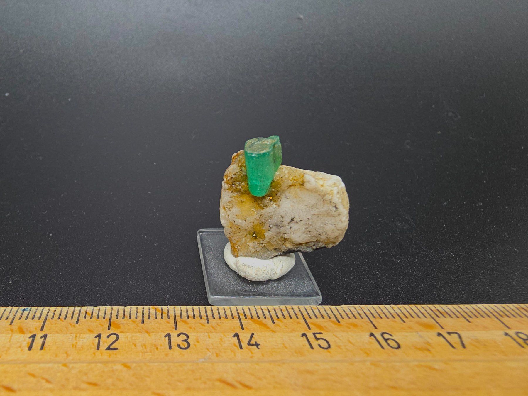 Minerali & Pietre curative: Gemmy Emerald , Coscuez Mine, Columbia – Usato da Figino venduto da minshop 3