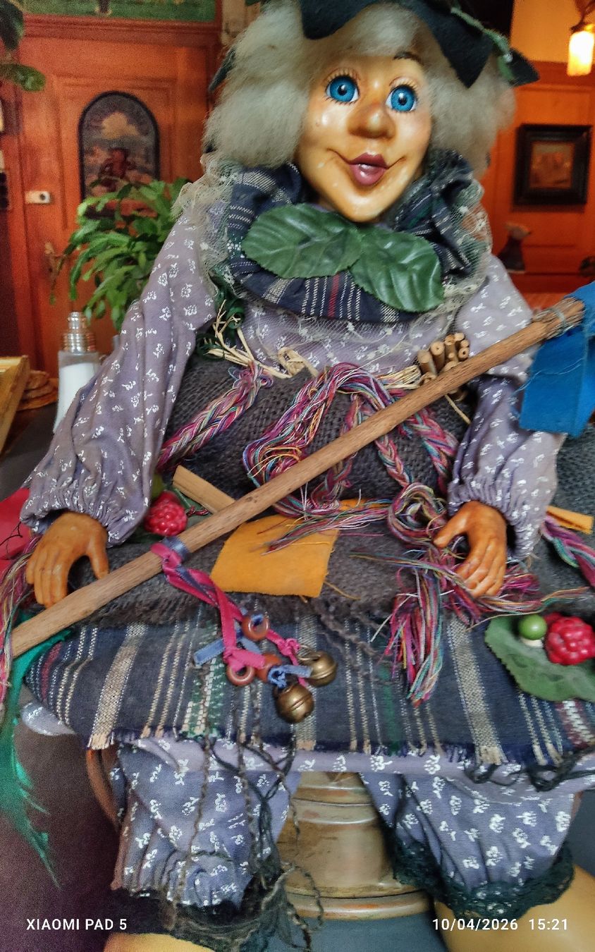 Bambole: Poupée Sorcière de Collection Unique -vintage – Usato da Tavanasa venduto da inf_9wlc 2