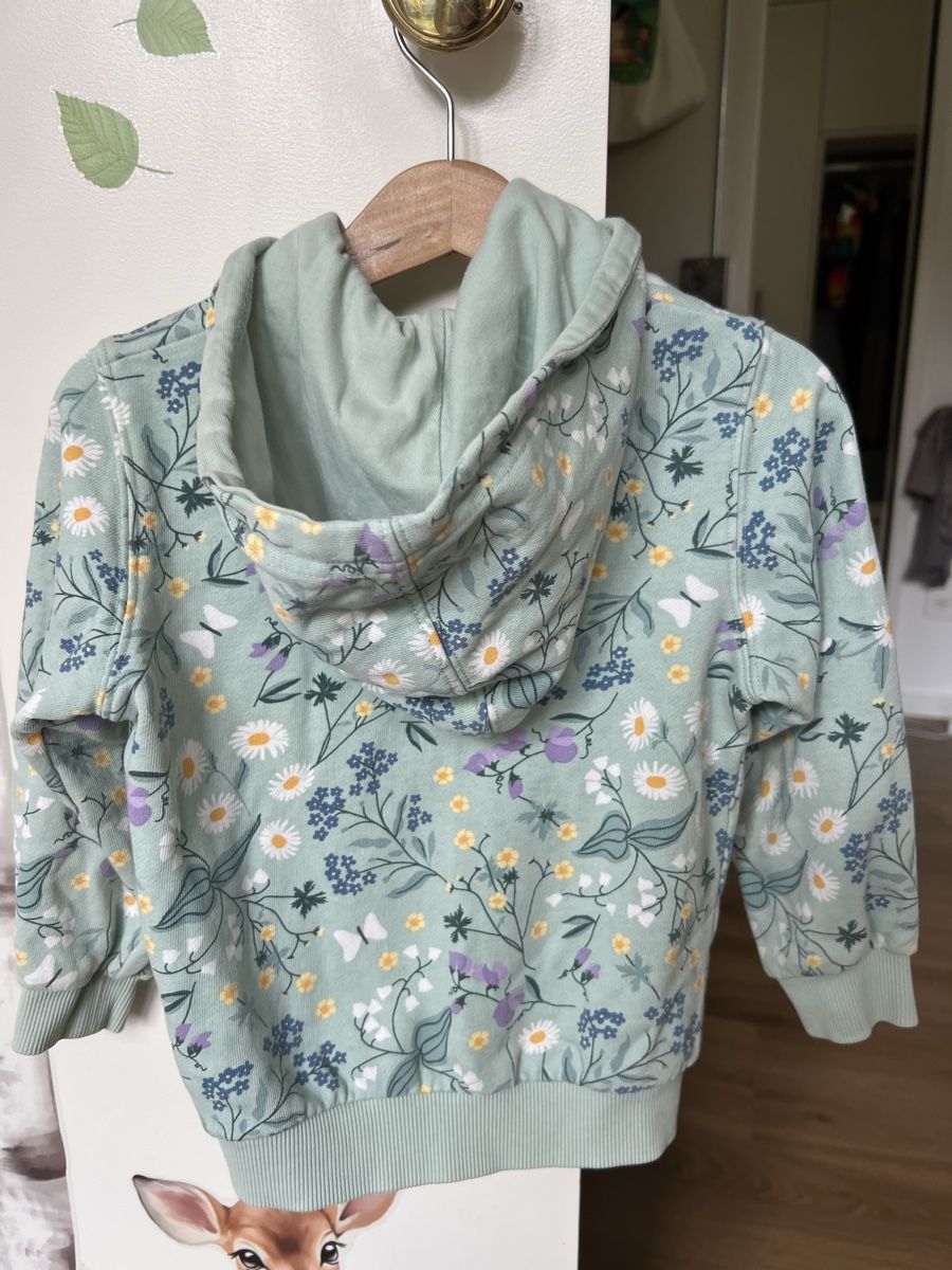 Pullover & Sweatshirts: Pull à capuche – Gebraucht aus Biel/Bienne von mad_cvl7 1