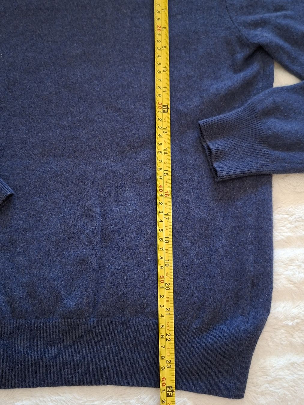Maglioni & Felpe: Pull en 100 %cachemire bleu marine, – Usato da Renens VD venduto da ser_j2fn 2