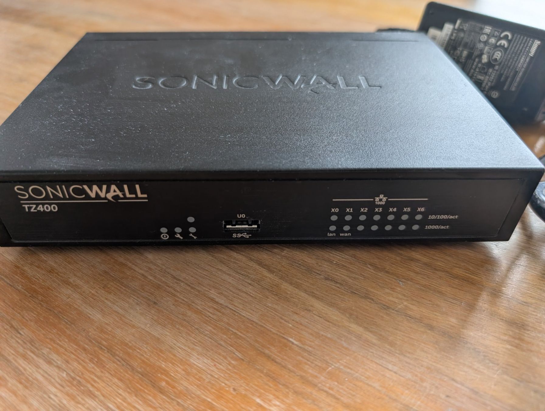 Sonicwall Firewall: SonicWall TZ400 Firewall Router mit Netzteil – Gebraucht aus Wettswil von happiness3 1