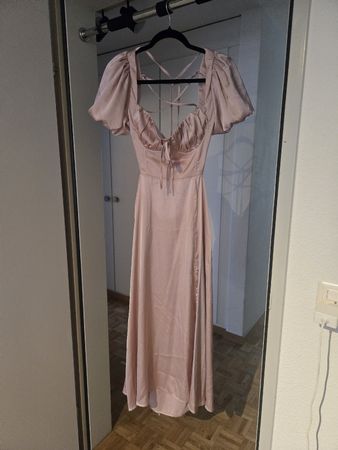 Robe longue satinée rose manches courtes taille S