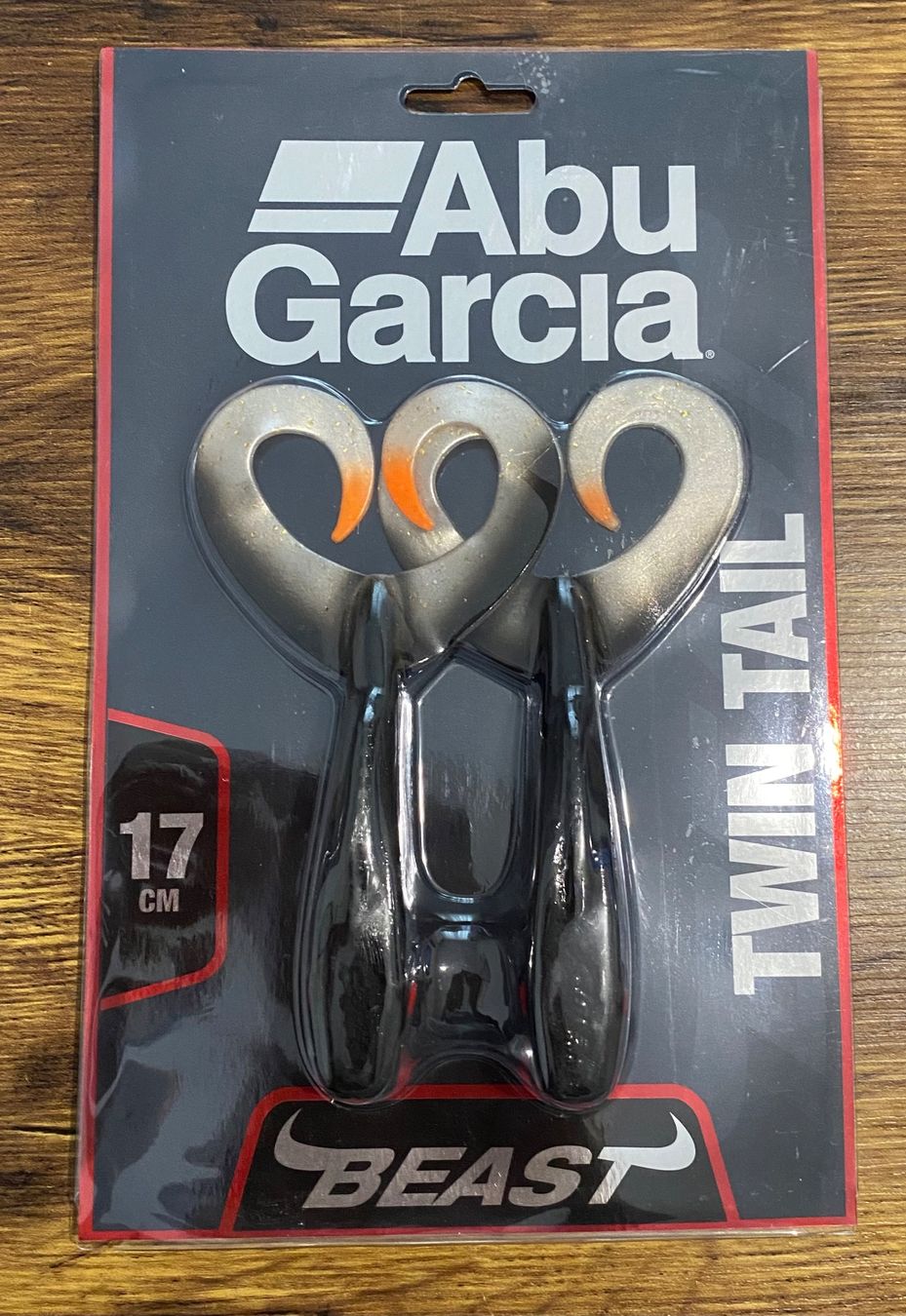 Abu Garcia Köder: ABU GARCIA Beast Twin Tail 17cm – Neu und originalverpackt aus Widnau von Fishingtackle_Oggy