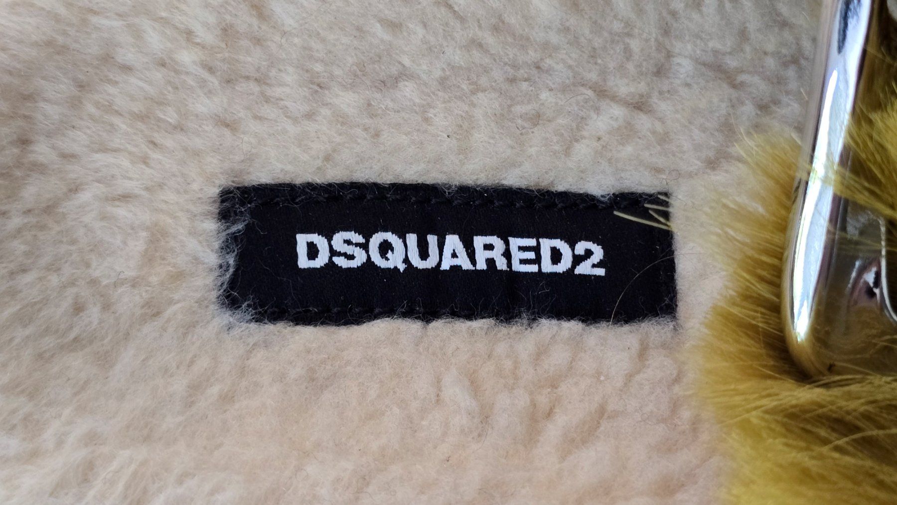 Dsquared2 Damenschuhe: Pantoletten von DSQuared2, Grösse 38 aus Echtfell – Gebraucht aus Burgdorf von nisut 4