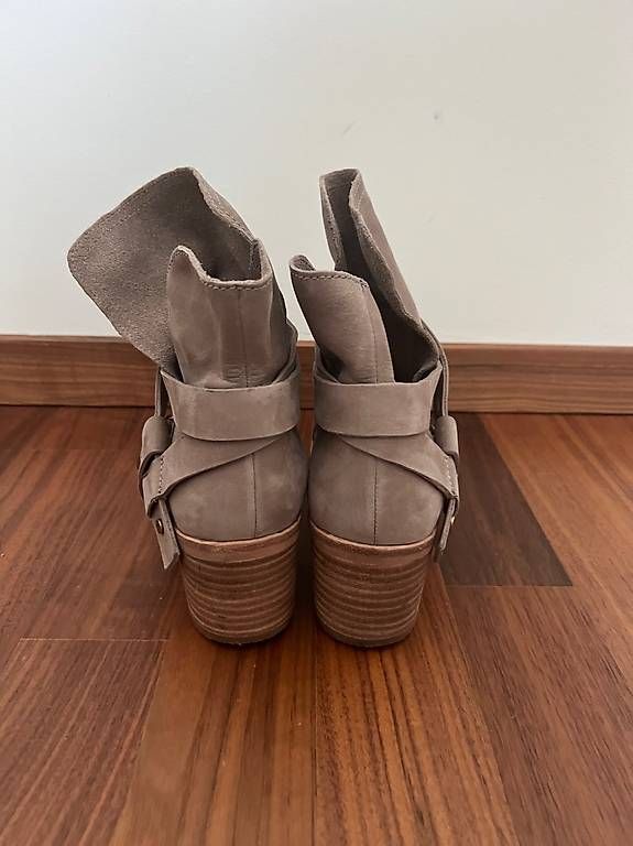 Ugg Scarpe per ragazze: Bottes ugg femmes t.39 – Usato da St-Prex venduto da feb_wd8w 2