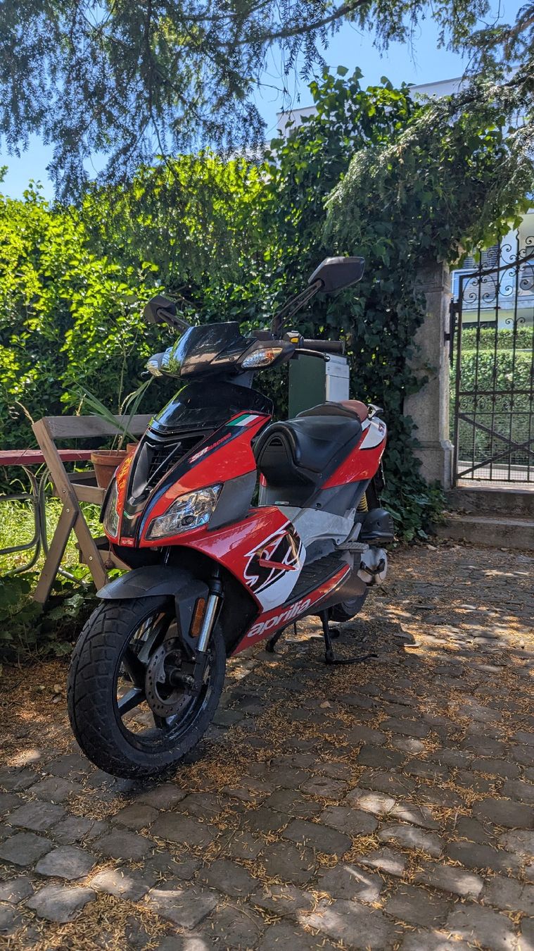 Aprilia Scooters: Aprilia SR 50 R – D'occasion à Kilchberg ZH par magictobi 1