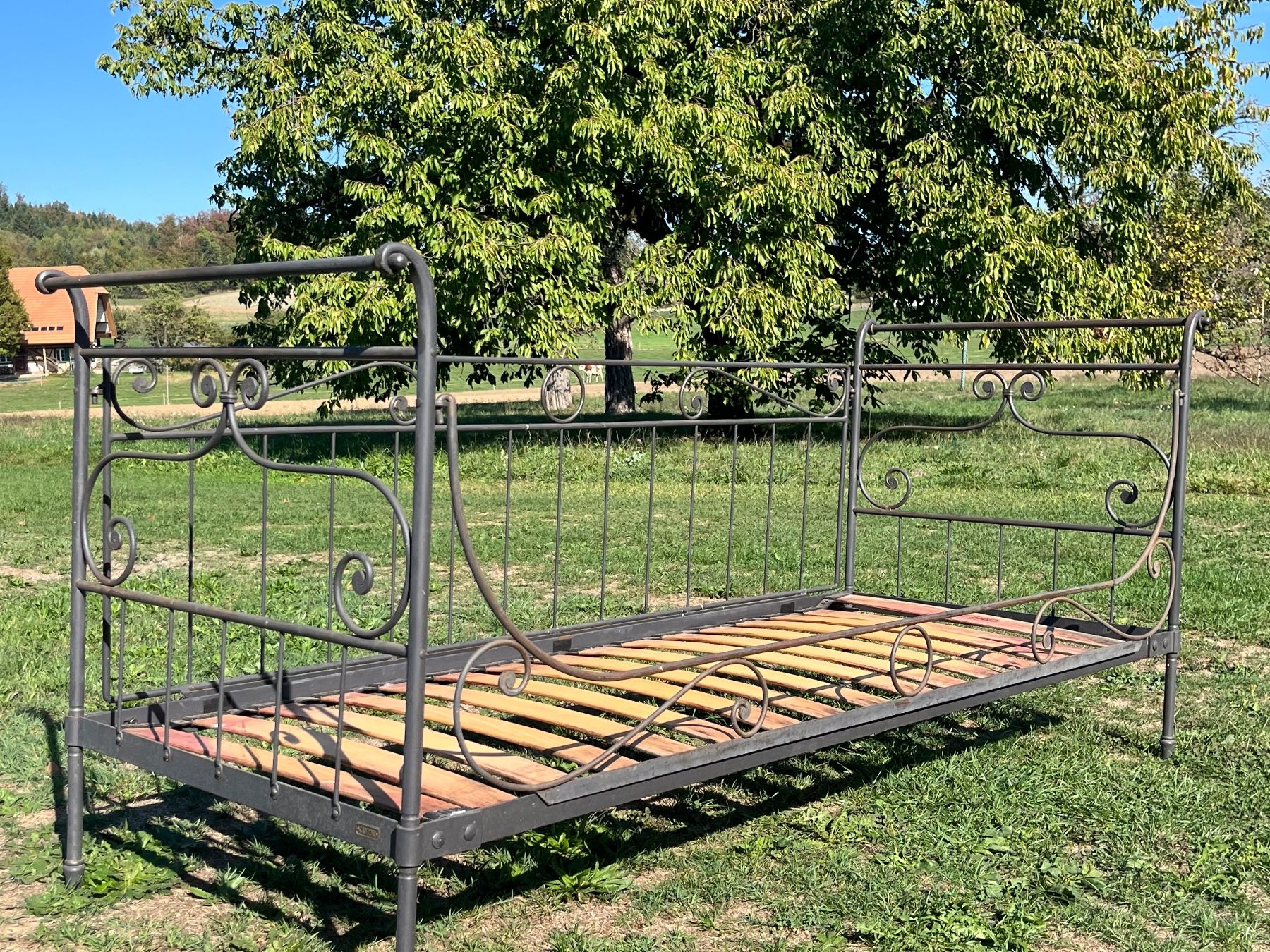 Lits: Bett Metall mit Matratze – D'occasion à Allmendingen b. BE par juair 6
