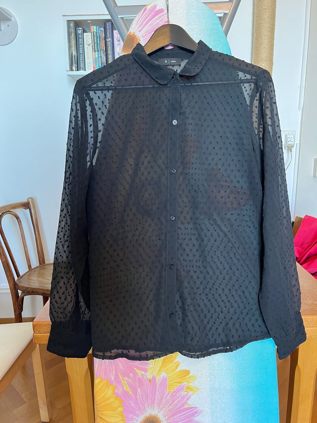 La Redoute Blusen: Blouse en plumetis noire – Gebraucht aus Neuchâtel von Thesebootsaremadeforwalking