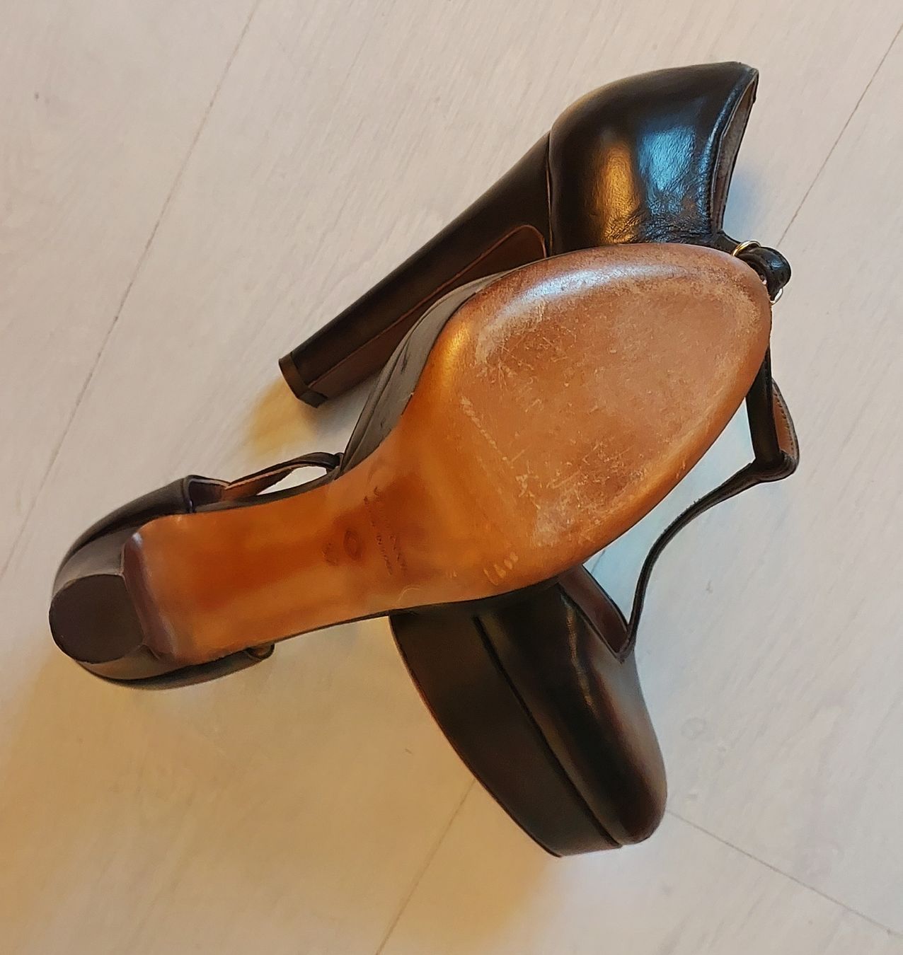 Damenschuhe: Riemen High Heel – Gebraucht aus Brunnen von CHOUCHOU. 1