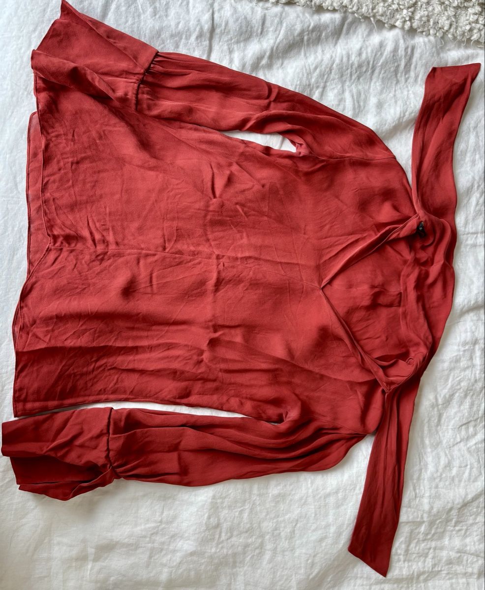 Massimo Dutti Chemisiers: red silk blouse from Massimo Dutti S 36 – D'occasion à Zürich par cha_jz8q 3