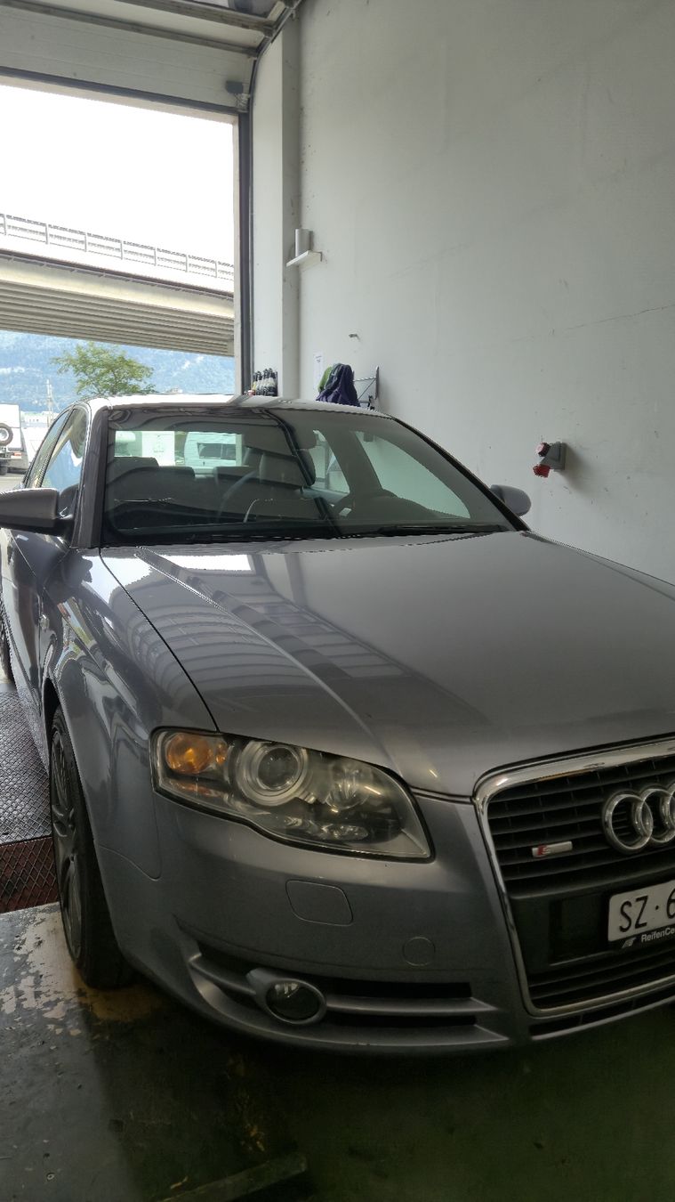 Audi Automobili: Audi A4 2.0 TFSI Quattro – Usato da Schwyz venduto da Autoteile18 2