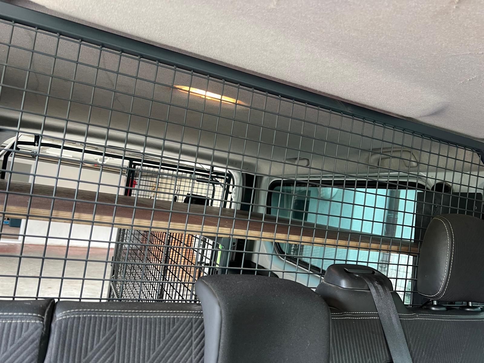 Gabbie, trasporto & Sicurezza: Hundegitter Hundebox Lieferwagen – Usato da Vallamand venduto da Germara 7